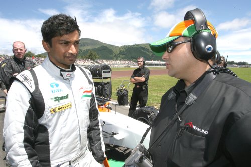 Narain Karthikeyan behaalde de eerste punten voor team India